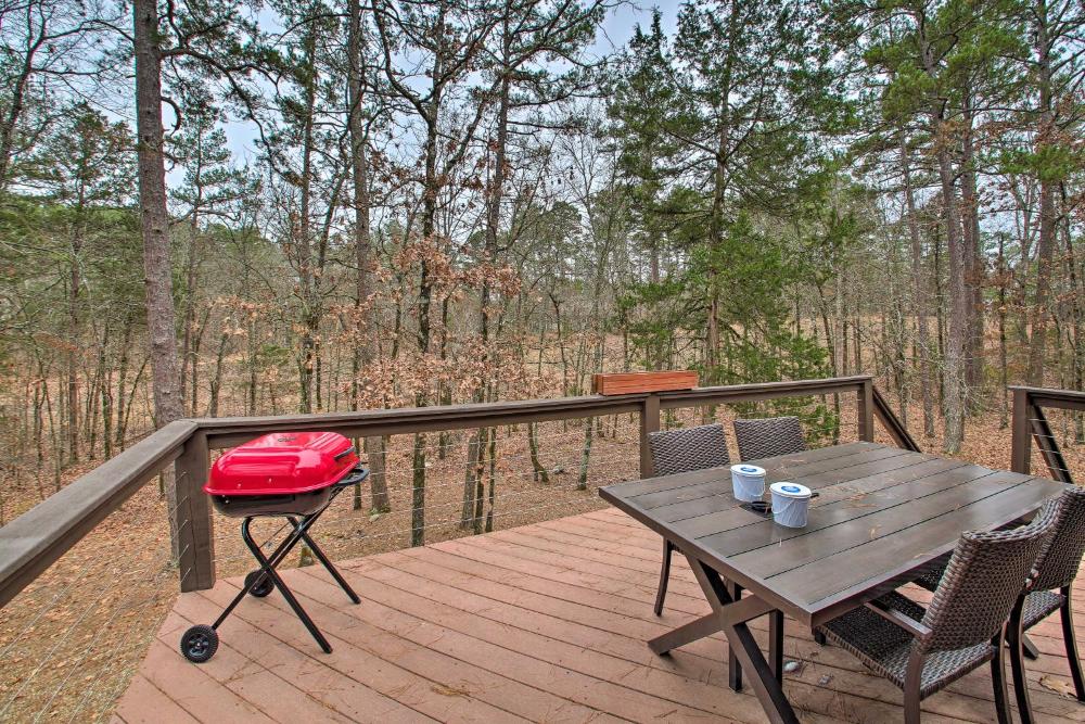15 Mi to Hot Springs Natl Park Home with Fire Pit!
